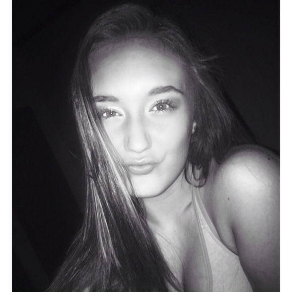 Profile Picture of Lexi Dowson (@dowsona20) on Poshmark