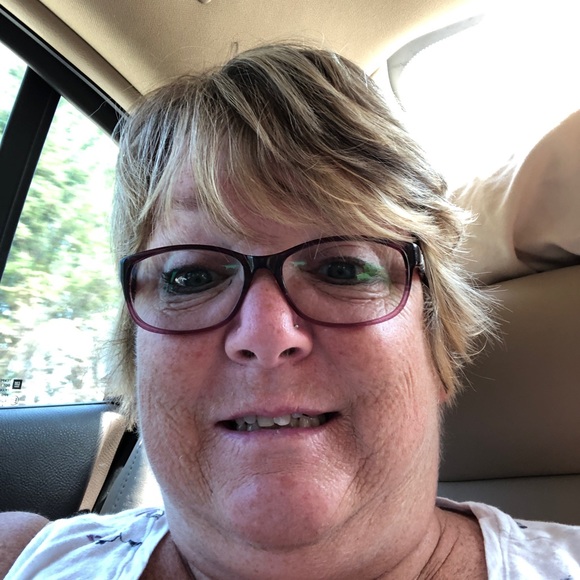 Profile Picture of Lorraine Steele (@mammasteele) on Poshmark