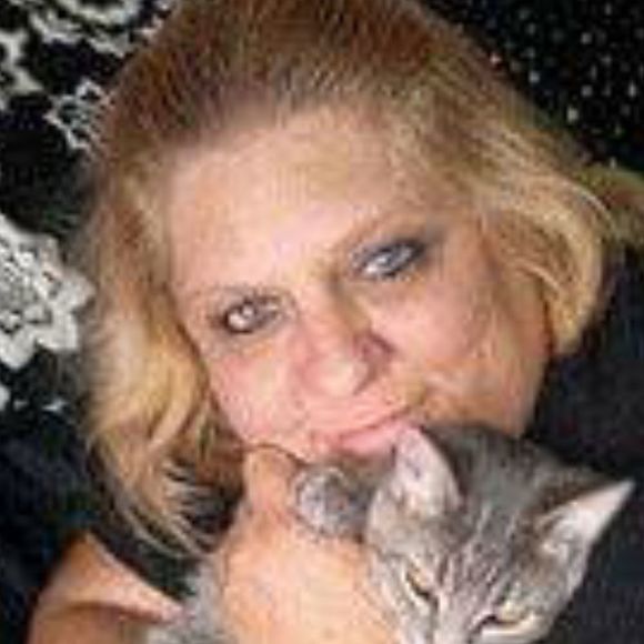 Profile Picture of Tamora Simmons (@tamorascloset) on Poshmark