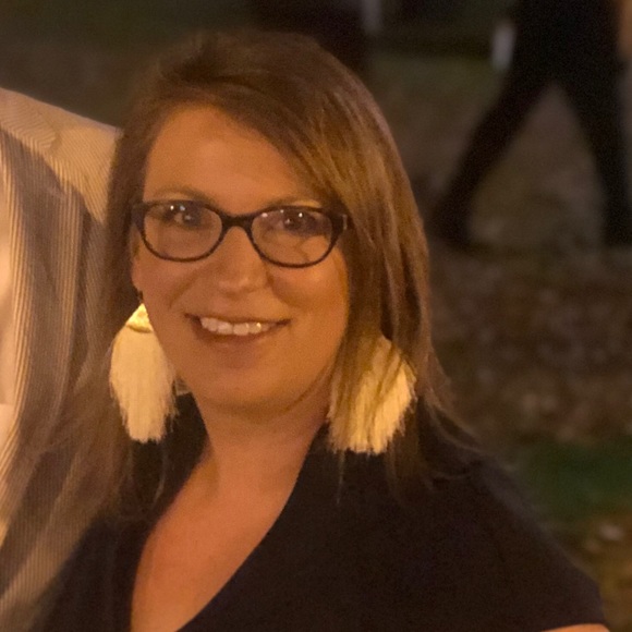 Profile Picture of Leah Reppel (@leahreppel) on Poshmark