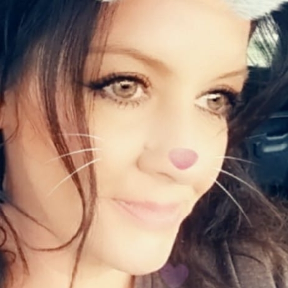 Profile Picture of Amanda Stone treadaway (@astone2125529) on Poshmark