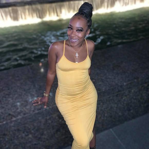 Profile Picture of Aniyah Biscombe (@niy30) on Poshmark