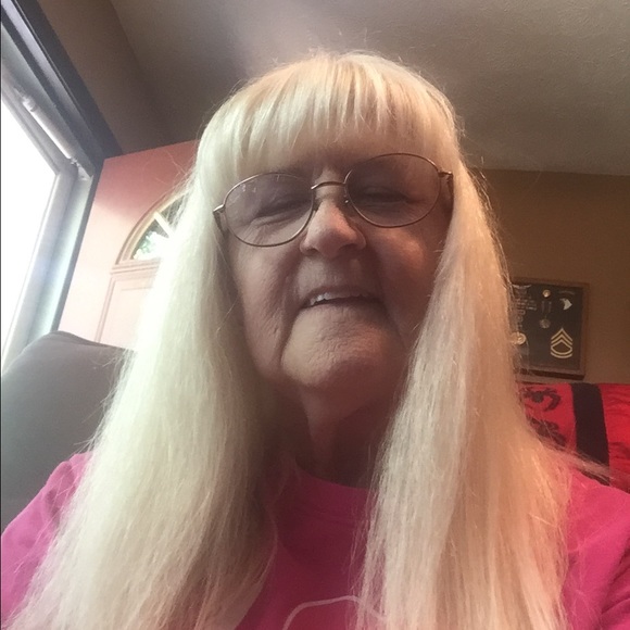Profile Picture of Lois Brunty (@loisbrunty) on Poshmark