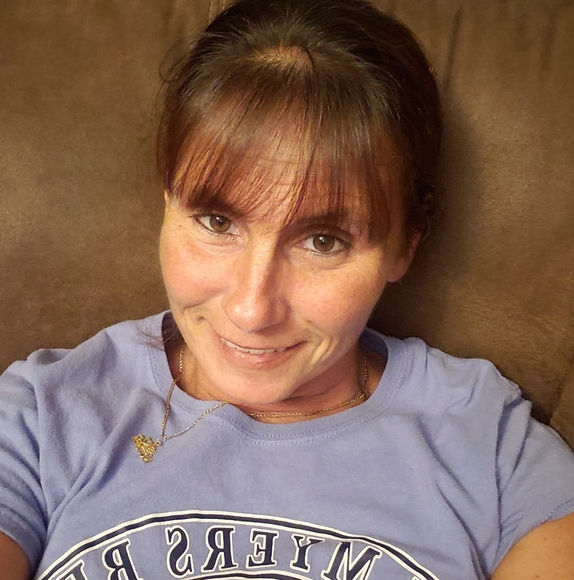 Profile Picture of Lonalynn Alexander (@lonalynna1) on Poshmark