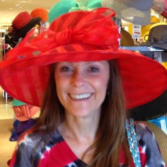 Profile Picture of Lisa Wilhelm (@lisa81164) on Poshmark