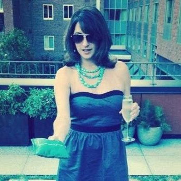 Profile Picture of Sarah Badger (@sarahebadger) on Poshmark