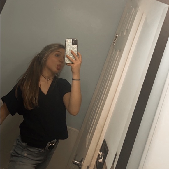 Profile Picture of Carleyanne Goodwin (@carleyanneg) on Poshmark