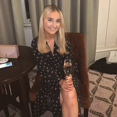 Profile Photo of Laura B (@laurabreslin_) on Twitter