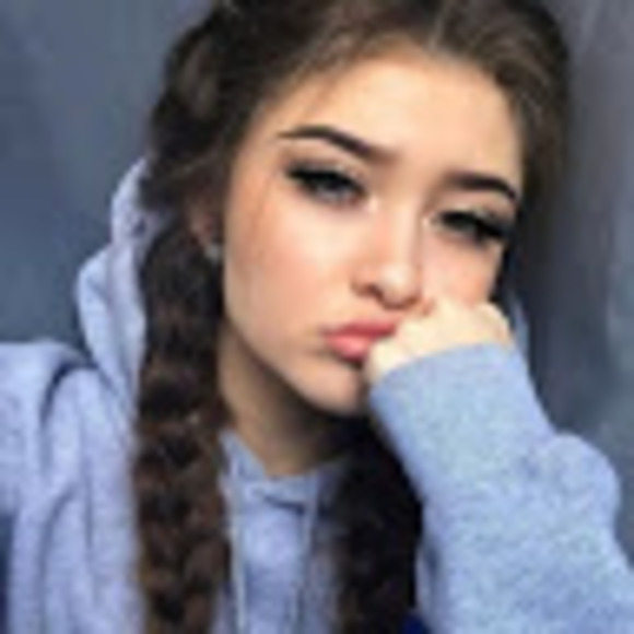 Profile Picture of Alma Abazid (@almaabazid) on Poshmark