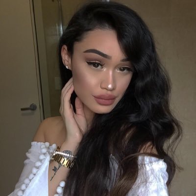 Profile Picture of 🦋 Van.Nella (@VMaeWalters) on Twitter