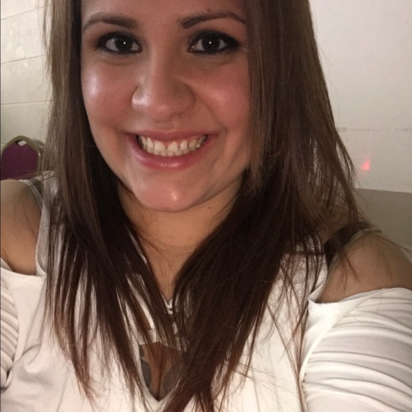 Profile Picture of Cassandra Chavarria (@cchavarria1125) on Poshmark