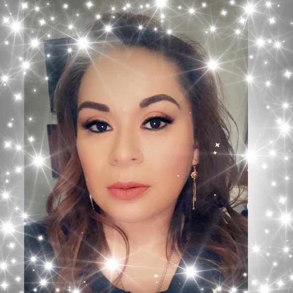 Profile Picture of Gloria Quiroz (@gg_zavala) on Poshmark
