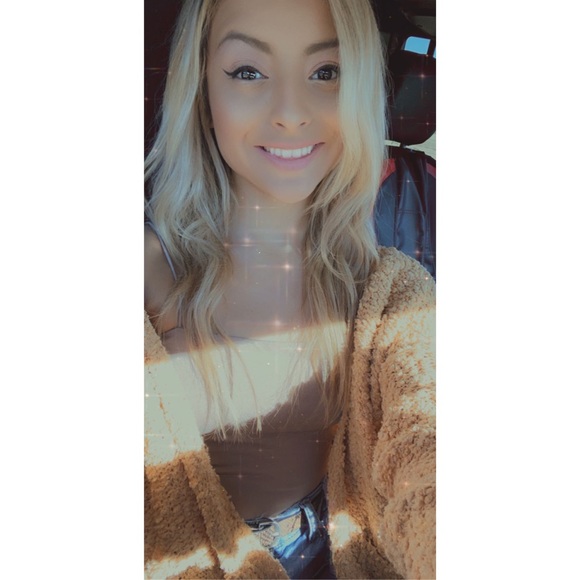 Profile Picture of Crystal Barron (@crystalbarron97) on Poshmark