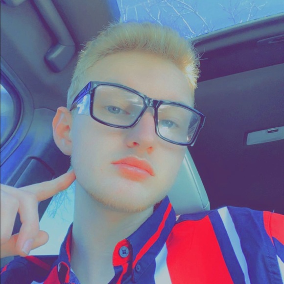 Profile Picture of Timothy Larson (@timlarson455) on Poshmark