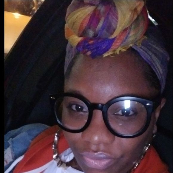 Profile Picture of Evette Dyar (@evedyar233) on Poshmark