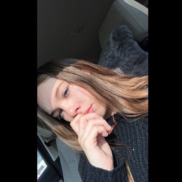 Profile Picture of Danielle Bedford (@dani_bedford) on Poshmark