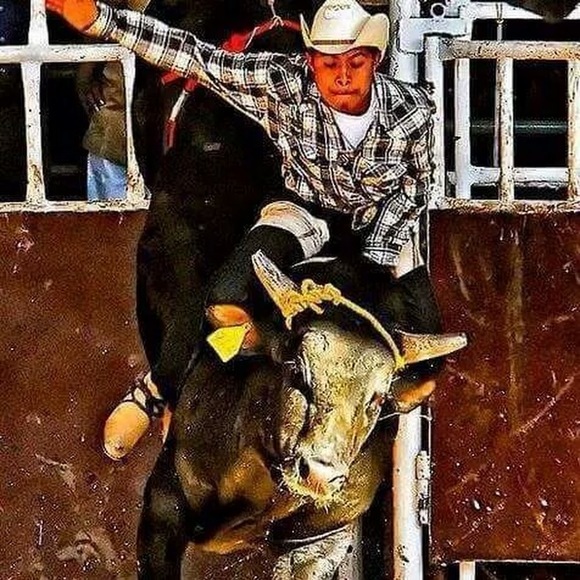 Profile Picture of Ray Hernandez (@rayhernandez107) on Poshmark