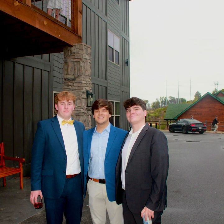 Profile Picture of Scott (@senkowow) on Tiktok