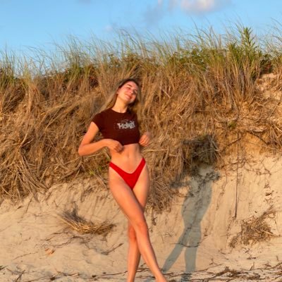 Profile Picture of laurel knox (@laurelclaire_) on Twitter