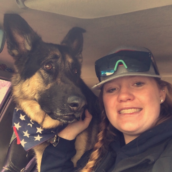 Profile Picture of Taylor Hansel (@tcthunder11) on Poshmark