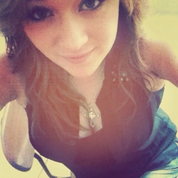 Profile Picture of Alicia Case (@alicialais) on Poshmark