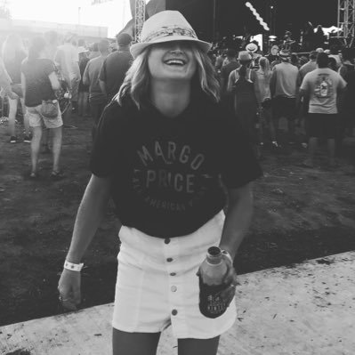 Profile Picture of Hannah Schroeder (@hanniebananie12) on Twitter