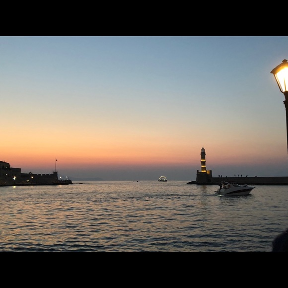 Profile Picture of Elaina Maronikolakis (@emaronikolakis) on Poshmark