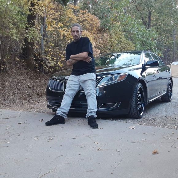 Profile Picture of Matthew Gaston (@matthew_gaston) on Poshmark
