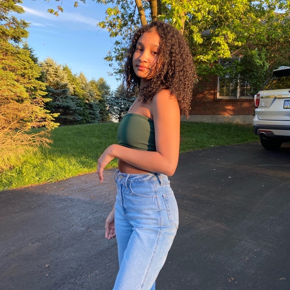 Profile Picture of Sammi Farnan (@savagesam) on Poshmark