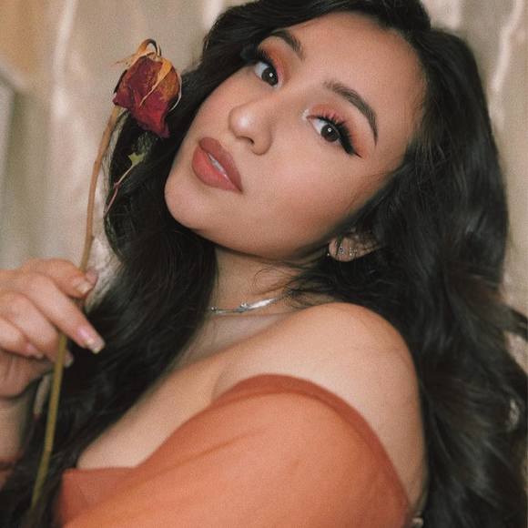 Profile Picture of Lupita Olvera (@lupitaol) on Poshmark