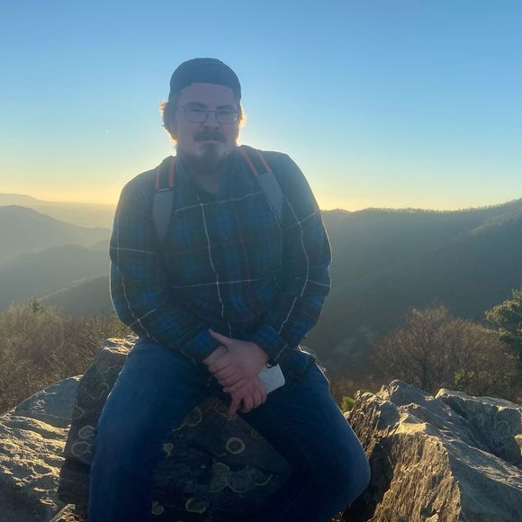 Profile Picture of Aaron Gump (@aarongump) on Poshmark