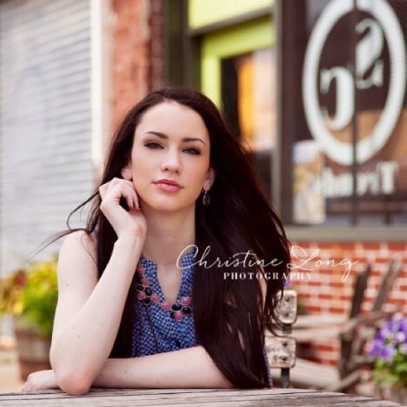 Profile Picture of Kristen Jarzembowski (@kristenjarz) on Poshmark