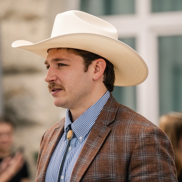 Profile Picture of Nathan Batts (@nathanbatts) on Poshmark