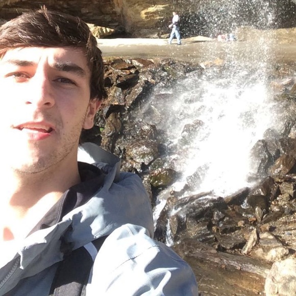 Profile Picture of Micah Nicholson (@micahnich) on Poshmark