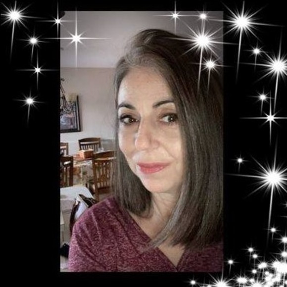 Profile Picture of Paula Melchiorre (@paulamelchiorre) on Poshmark