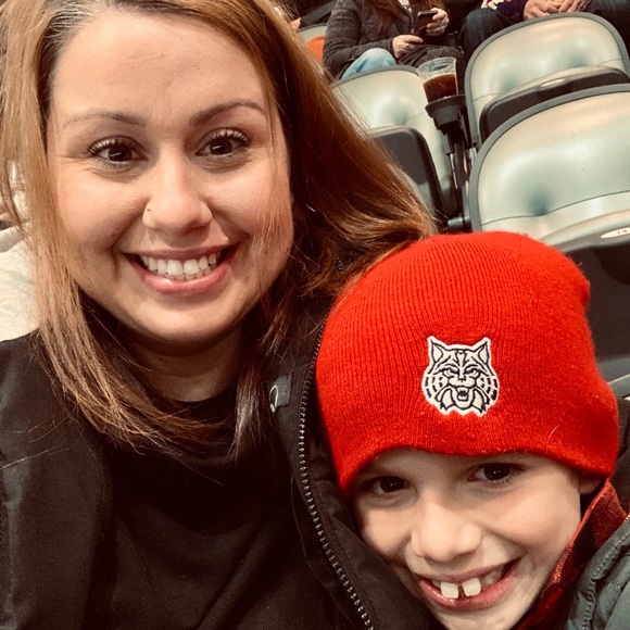 Profile Picture of Aimee Redding (@aimee_redding) on Poshmark