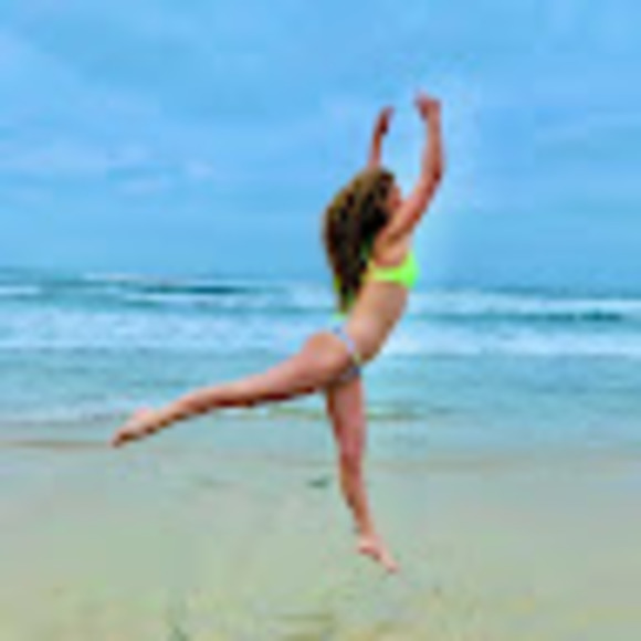 Ava Ippoliti - Poshmark Profile Picture of Ava Ippoliti (@avaippoliti) on Poshmark