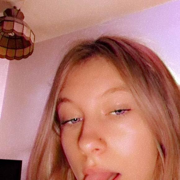 Profile Picture of Torrea Bacelieri (@torreabacelieri) on Poshmark