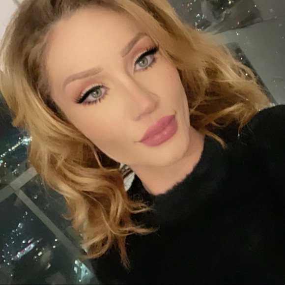 Profile Picture of Lindsay Rees (@lindsayrees) on Poshmark