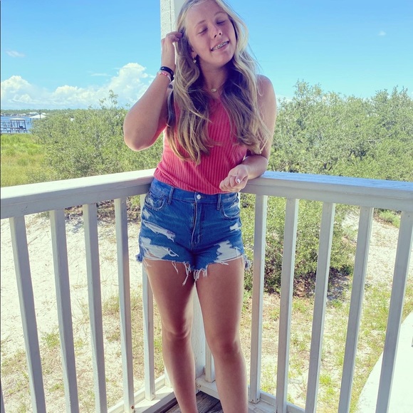 Profile Picture of Iris Still (@irisstill) on Poshmark
