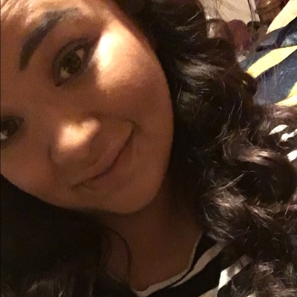 Profile Picture of Virginia Basarte (@vickybazarte) on Poshmark