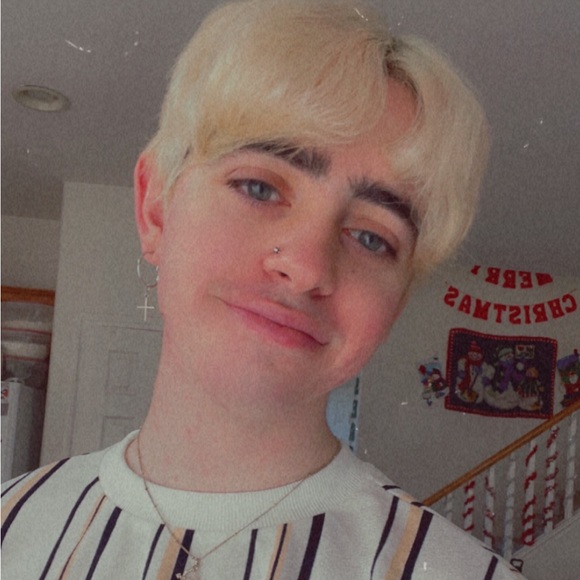 Profile Picture of Nathan Martens (@nxthxnm) on Poshmark