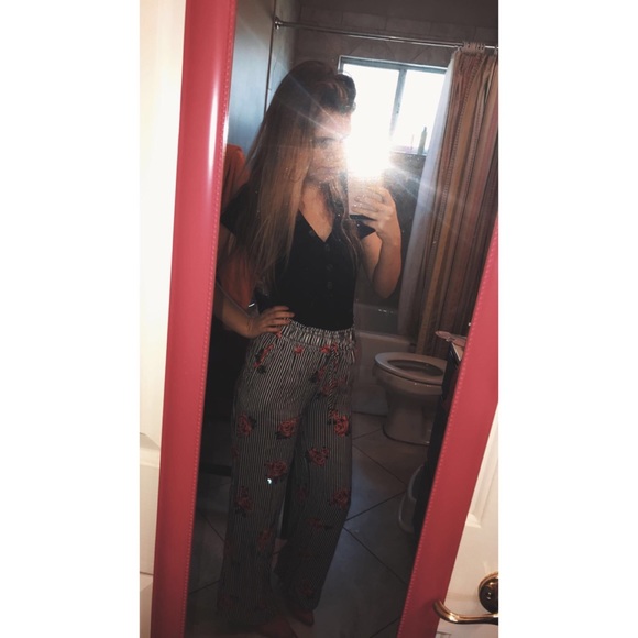 Profile Picture of Johnna Rhoden (@johnnarhoden) on Poshmark