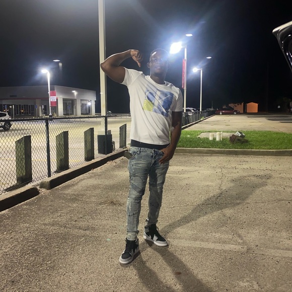 Profile Picture of Devin Savoy (@savoy_devin) on Poshmark