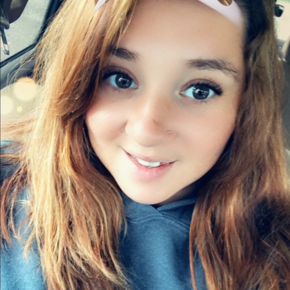 Profile Picture of Ally Lieffring (@ally_lieffring) on Poshmark