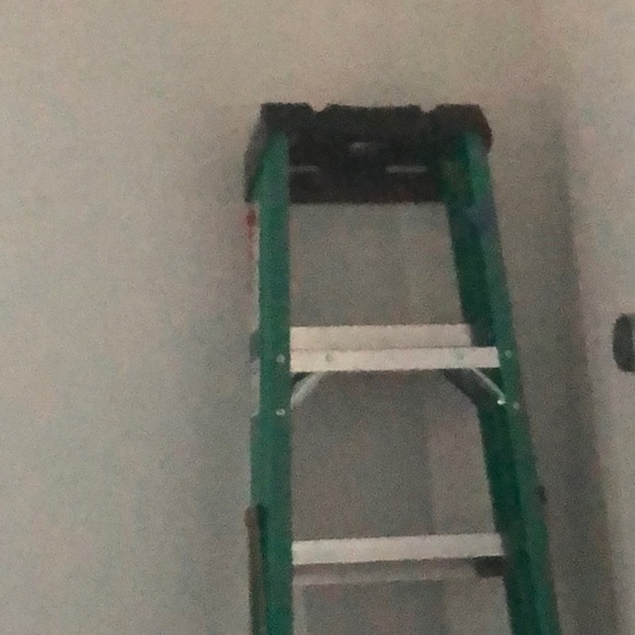 Profile Picture of Daniel Bressler (@penfuin) on Poshmark