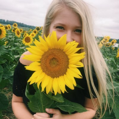 Profile Picture of Makenna Hrabik (@KennaHrabik) on Twitter
