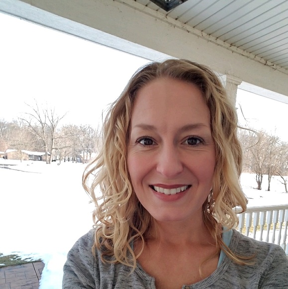 Carrie Paduch - Poshmark Profile Picture of Carrie Paduch (@cpaduch77) on Poshmark