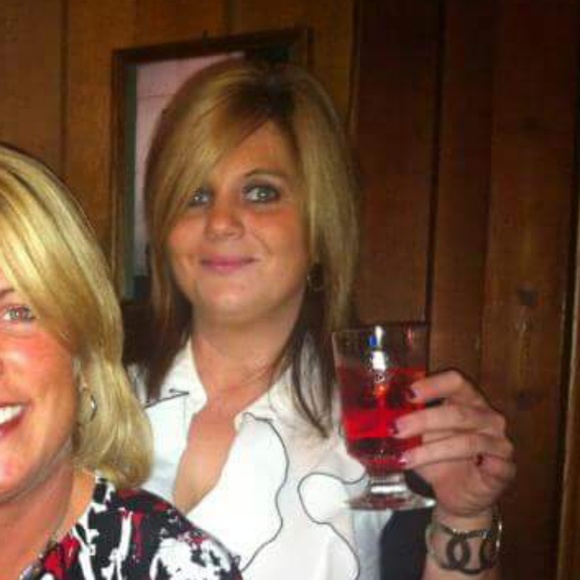 Profile Picture of Debbie Burdette (@diamonddeb12) on Poshmark