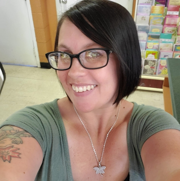 Profile Picture of Codianne Nuttall (@codiannenuttall) on Poshmark